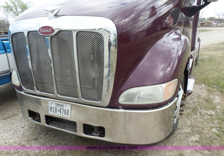 image for item L7358 2007 Peterbilt 387 semi truck