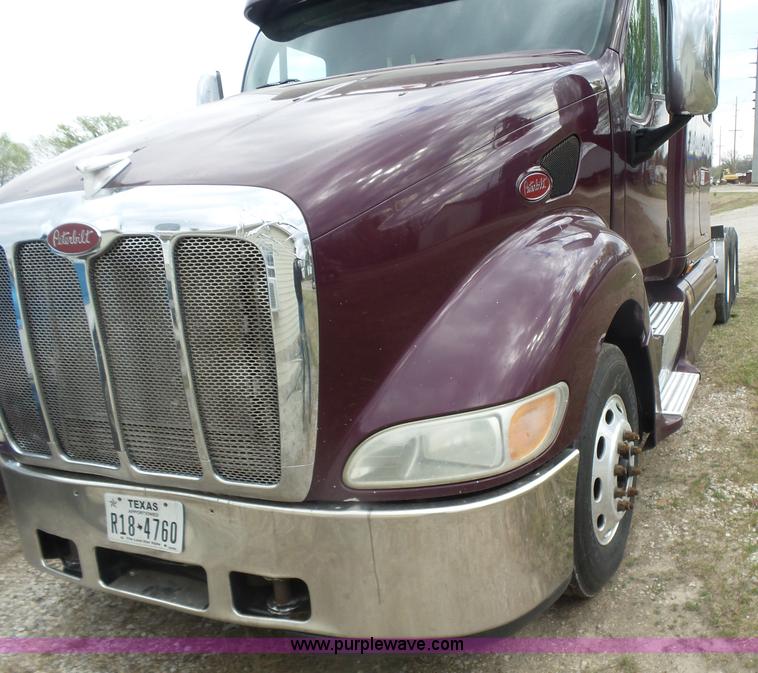image for item L7358 2007 Peterbilt 387 semi truck