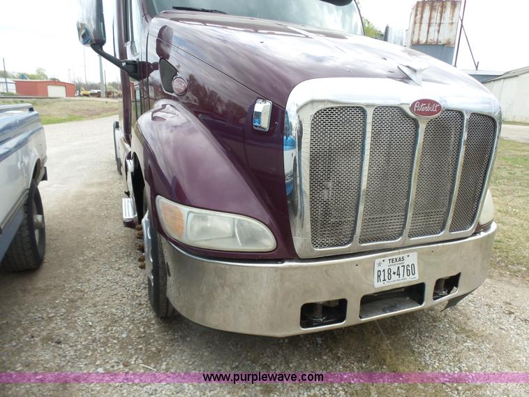 image for item L7358 2007 Peterbilt 387 semi truck