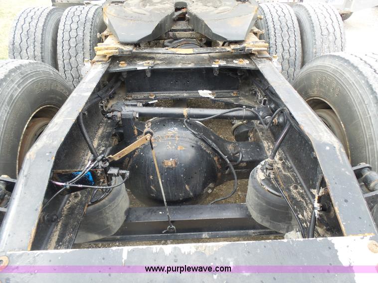 image for item L7358 2007 Peterbilt 387 semi truck