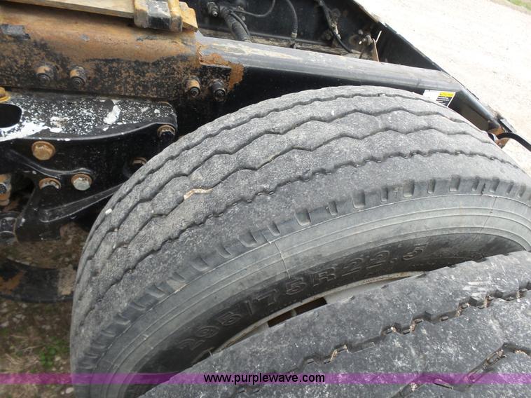 image for item L7358 2007 Peterbilt 387 semi truck