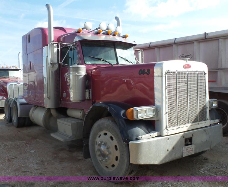 image for item L7367 2002 Peterbilt 379 semi truck