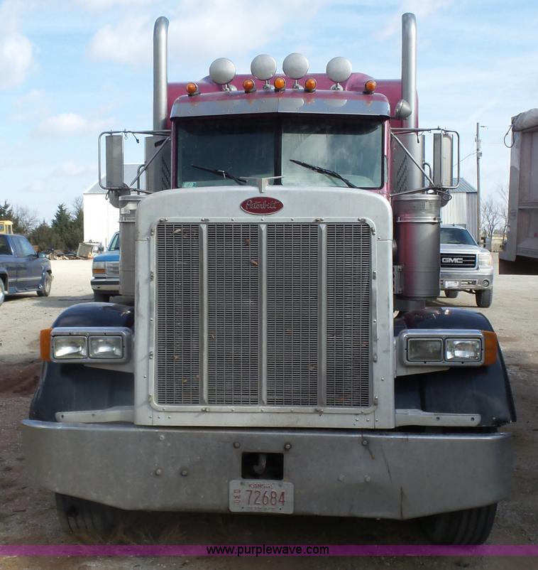 image for item L7367 2002 Peterbilt 379 semi truck