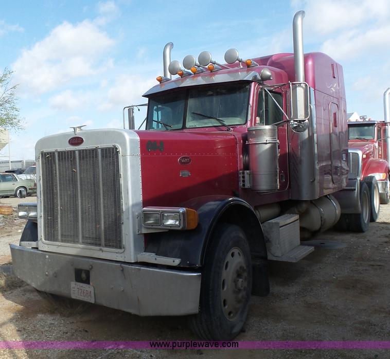 image for item L7367 2002 Peterbilt 379 semi truck