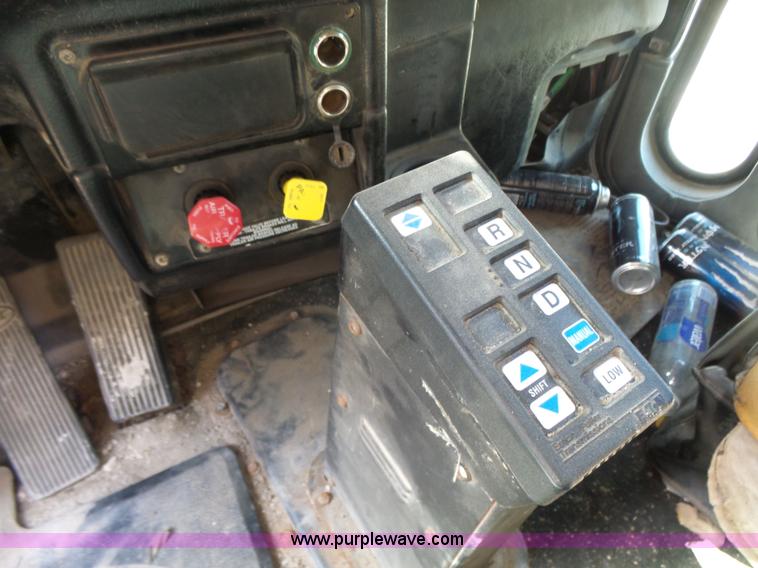 image for item L7367 2002 Peterbilt 379 semi truck