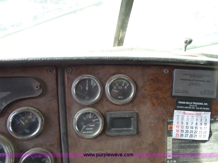 image for item L7367 2002 Peterbilt 379 semi truck