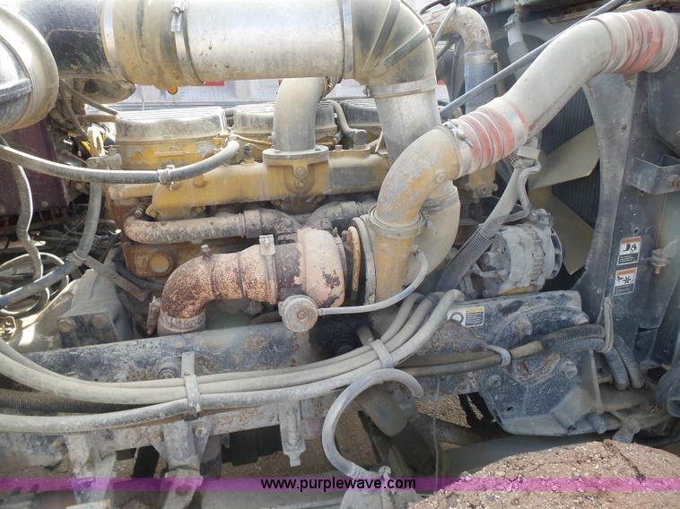 image for item L7367 2002 Peterbilt 379 semi truck