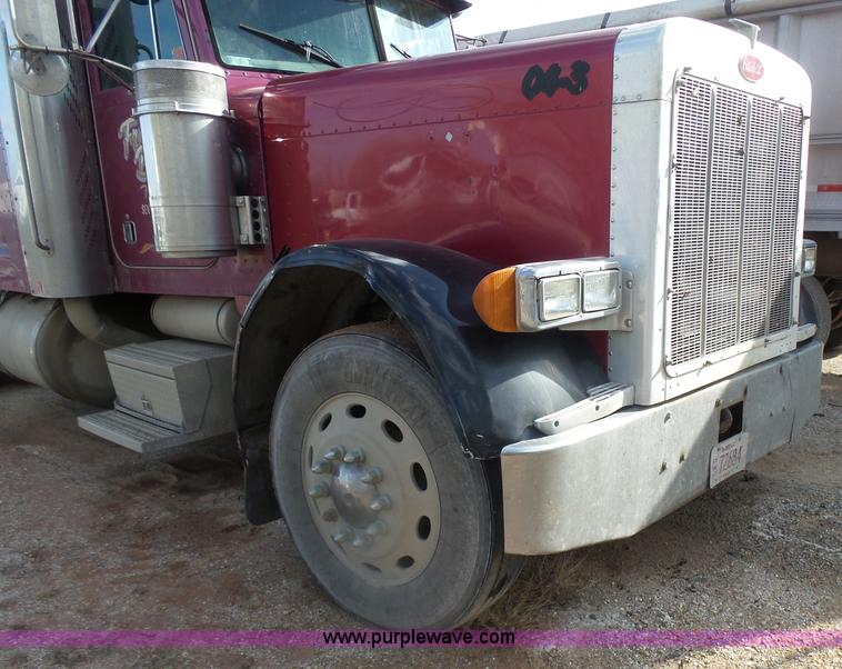 image for item L7367 2002 Peterbilt 379 semi truck