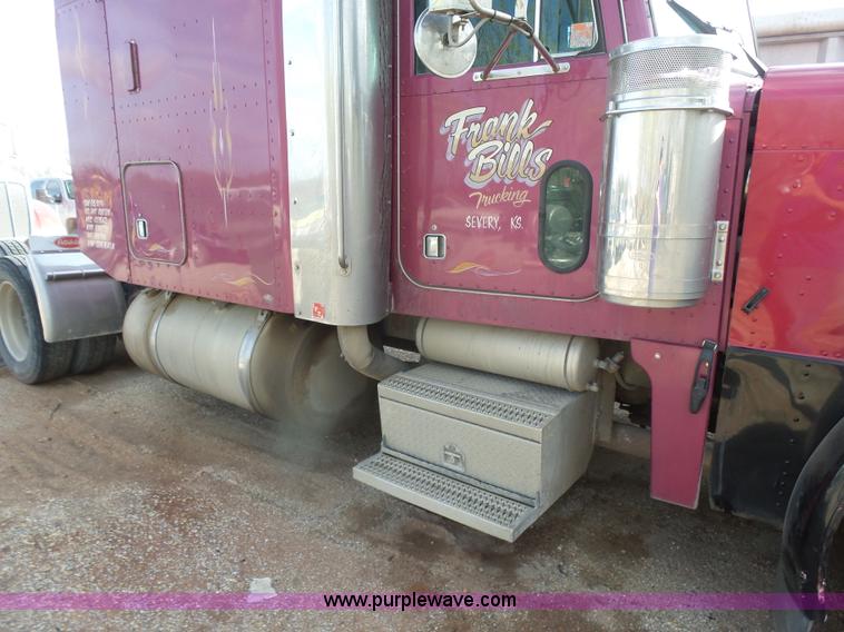 image for item L7367 2002 Peterbilt 379 semi truck