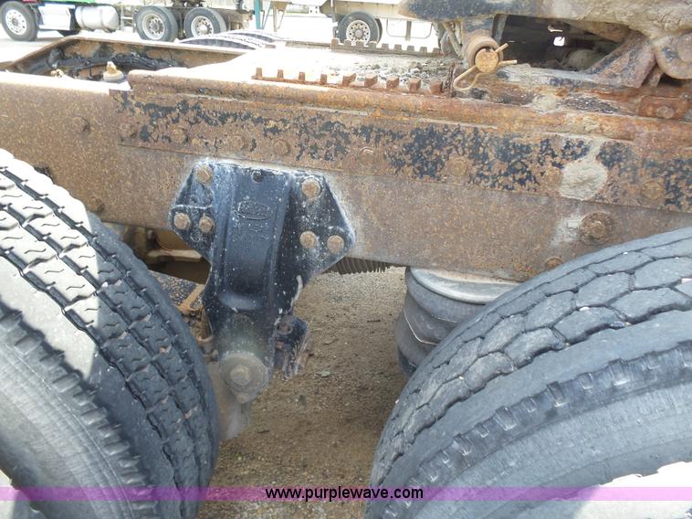 image for item L7367 2002 Peterbilt 379 semi truck