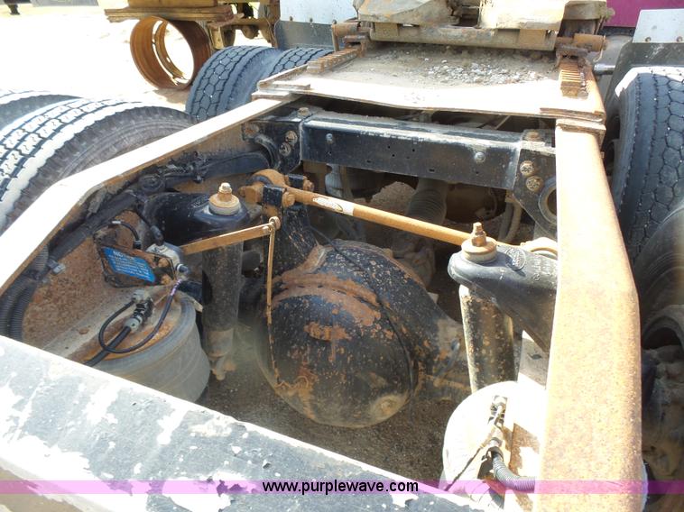 image for item L7367 2002 Peterbilt 379 semi truck