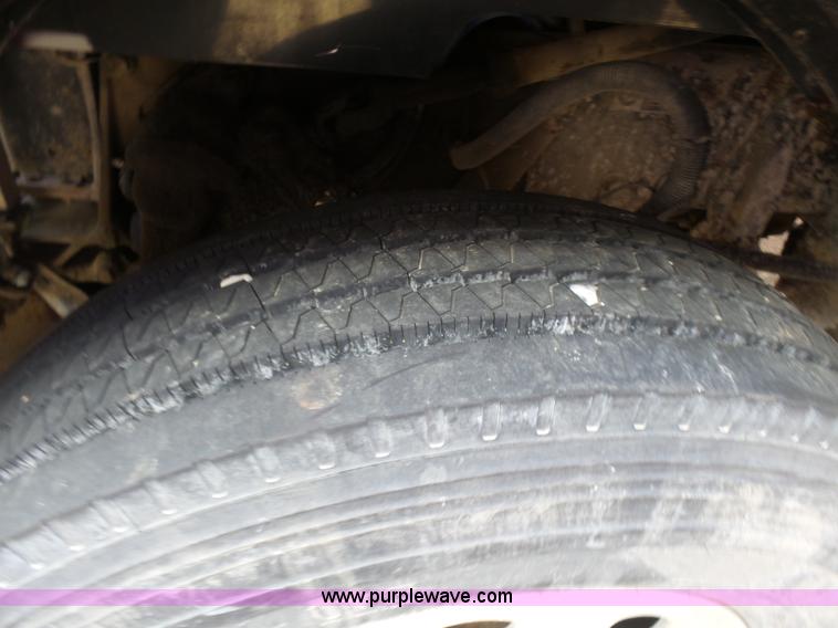 image for item L7367 2002 Peterbilt 379 semi truck