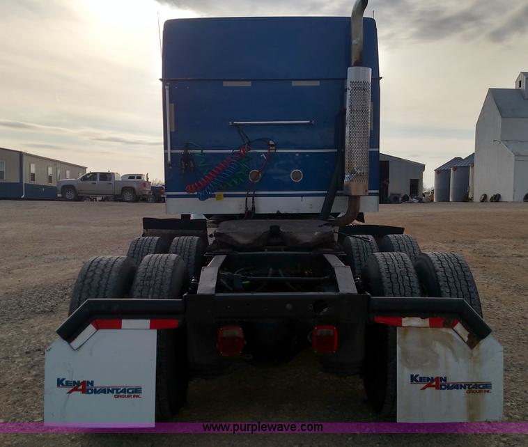 image for item L7471 2004 International 9400i semi truck