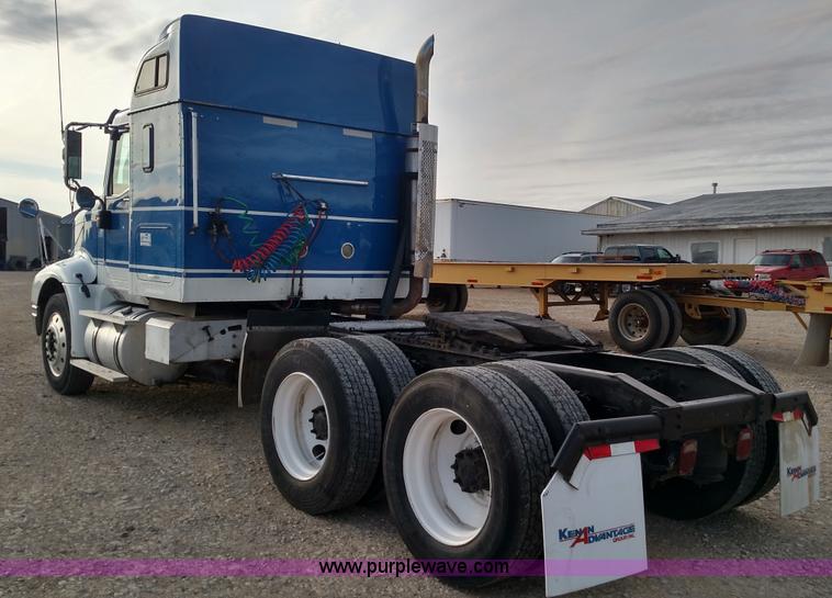 image for item L7471 2004 International 9400i semi truck