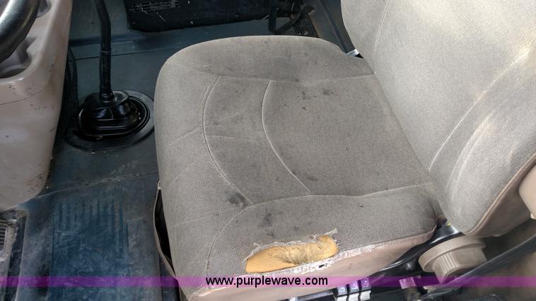 image for item L7471 2004 International 9400i semi truck