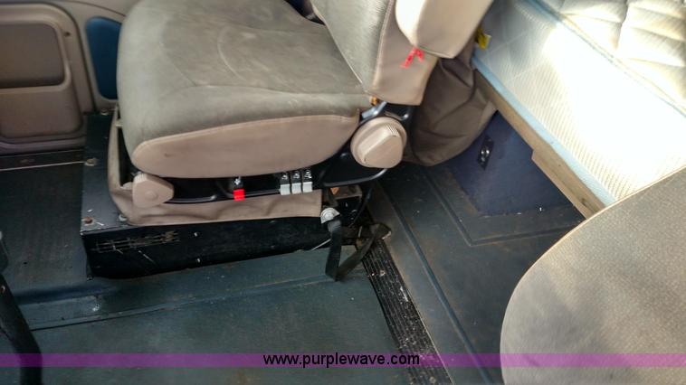 image for item L7471 2004 International 9400i semi truck