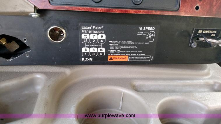 image for item L7471 2004 International 9400i semi truck