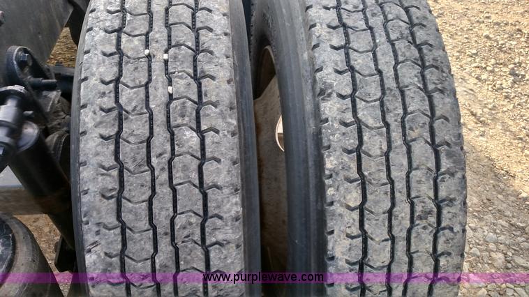 image for item L7471 2004 International 9400i semi truck