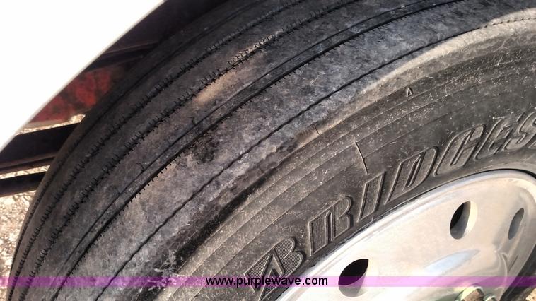 image for item L7471 2004 International 9400i semi truck