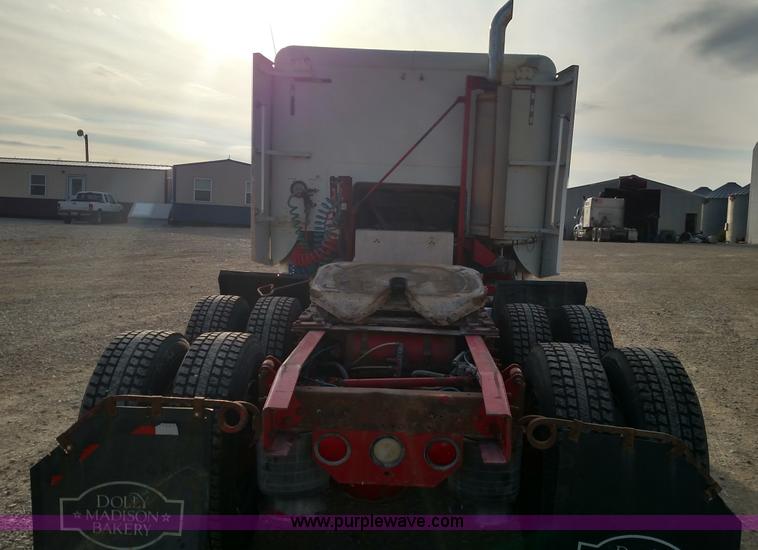 image for item L7472 1999 Freightliner FLB High semi truck