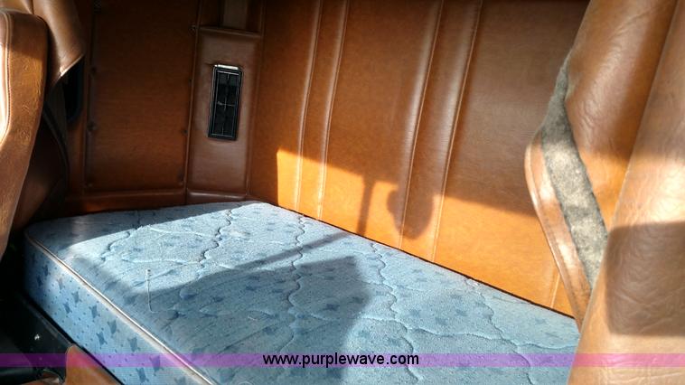 image for item L7472 1999 Freightliner FLB High semi truck