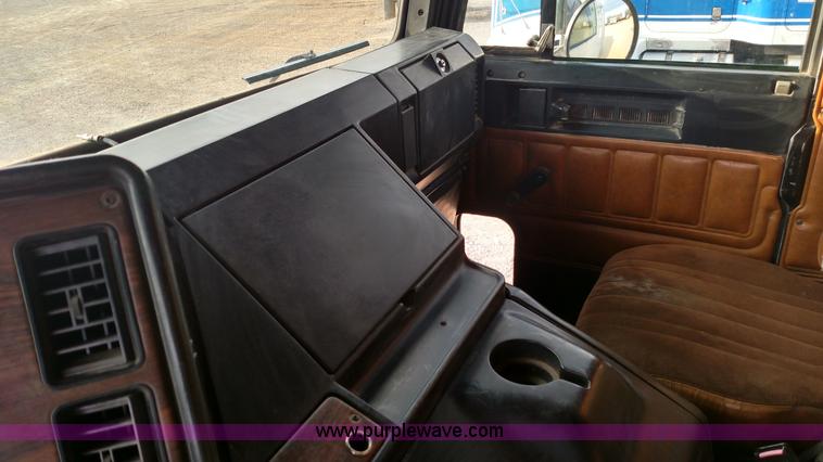 image for item L7472 1999 Freightliner FLB High semi truck