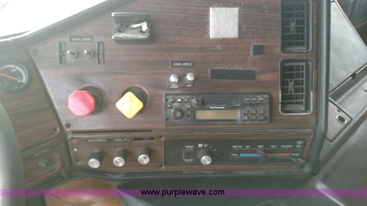 image for item L7472 1999 Freightliner FLB High semi truck