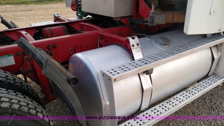 image for item L7472 1999 Freightliner FLB High semi truck