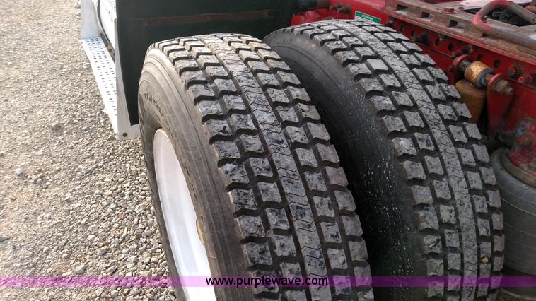 image for item L7472 1999 Freightliner FLB High semi truck