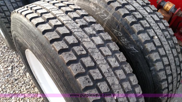 image for item L7472 1999 Freightliner FLB High semi truck