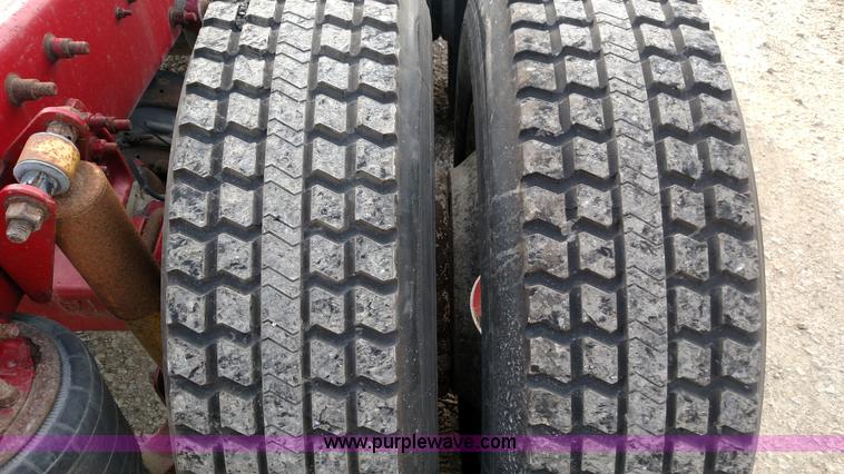 image for item L7472 1999 Freightliner FLB High semi truck