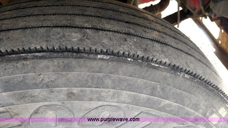 image for item L7472 1999 Freightliner FLB High semi truck