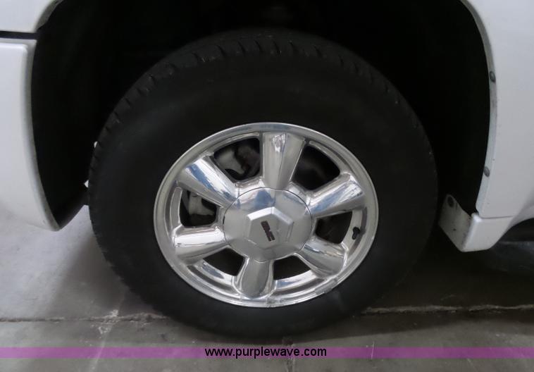 image for item J4150 2005 GMC Envoy SLT SUV