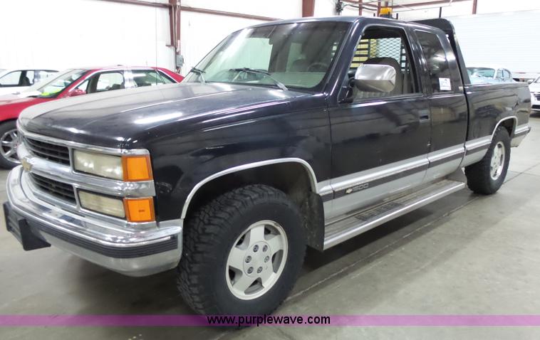 image for item J4151 1994 Chevrolet Silverado 1500 Ext. Cab pickup truck
