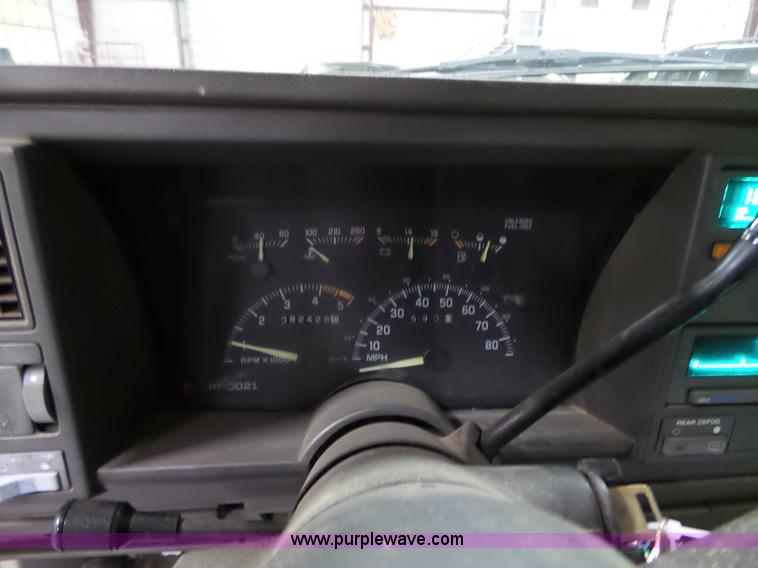 image for item J4151 1994 Chevrolet Silverado 1500 Ext. Cab pickup truck