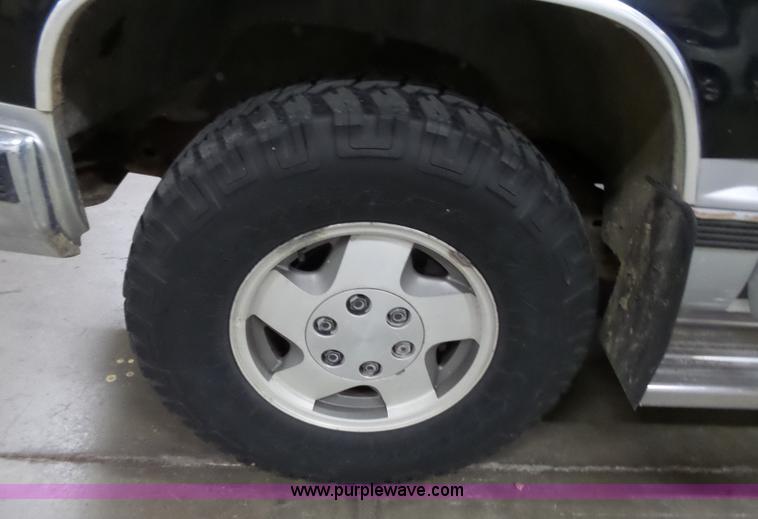 image for item J4151 1994 Chevrolet Silverado 1500 Ext. Cab pickup truck