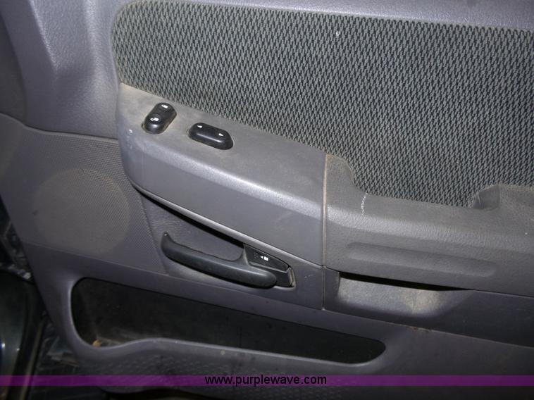 image for item J4155 2002 Ford Explorer XLT