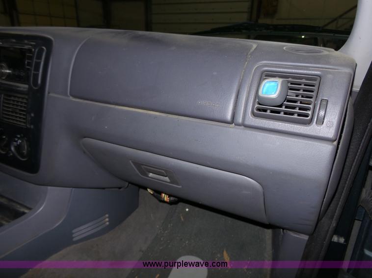 image for item J4155 2002 Ford Explorer XLT