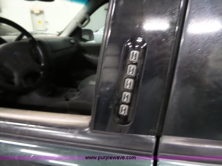 image for item J4155 2002 Ford Explorer XLT