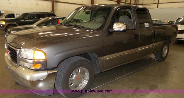 image for item J4166 2000 GMC Sierra 1500 pickup truck