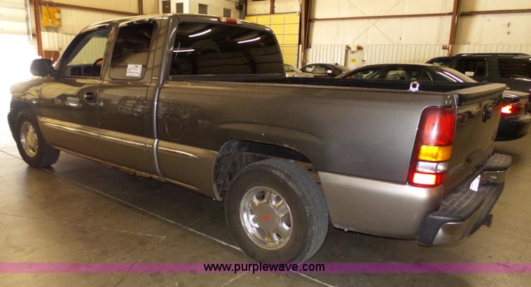 image for item J4166 2000 GMC Sierra 1500 pickup truck