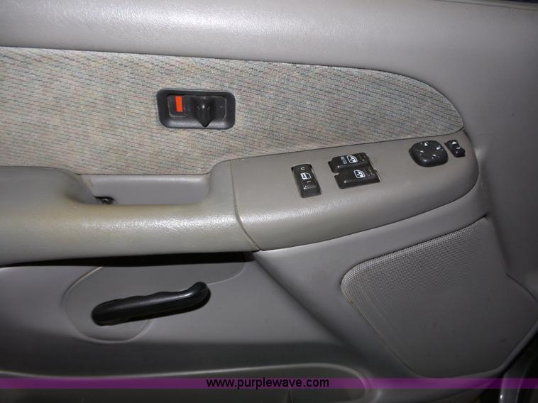 image for item J4166 2000 GMC Sierra 1500 pickup truck