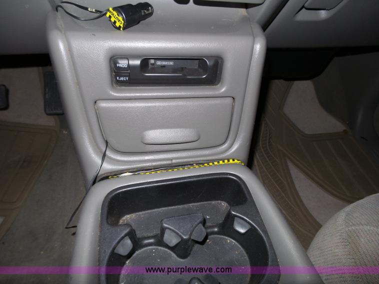 image for item J4166 2000 GMC Sierra 1500 pickup truck