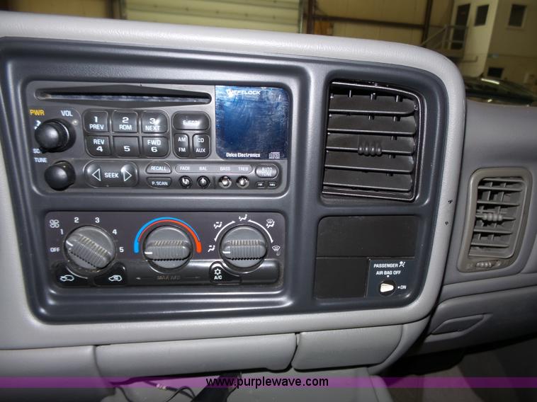 image for item J4166 2000 GMC Sierra 1500 pickup truck