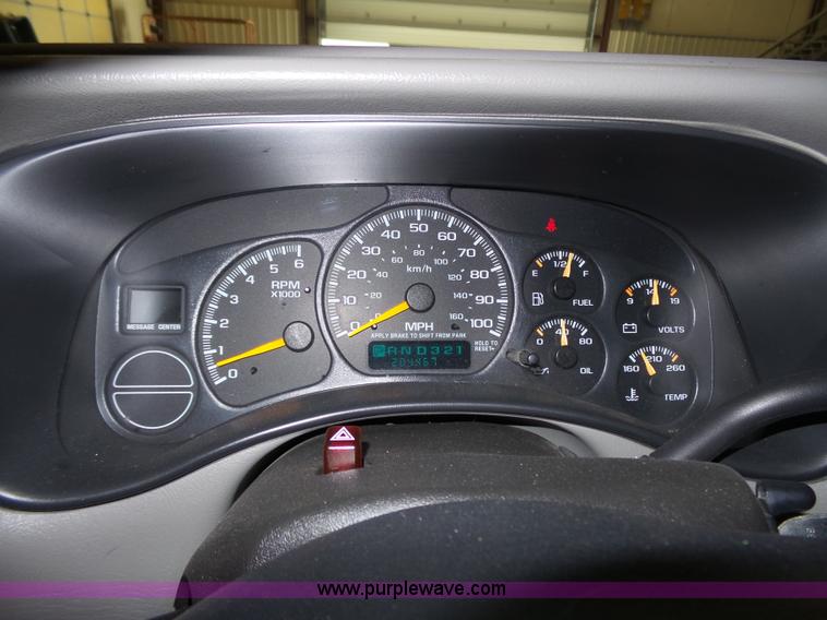 image for item J4166 2000 GMC Sierra 1500 pickup truck