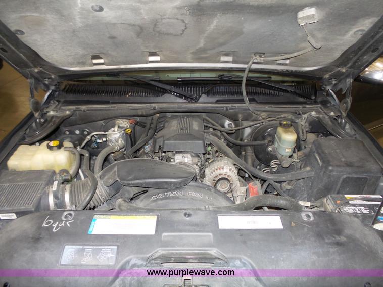 image for item J4166 2000 GMC Sierra 1500 pickup truck