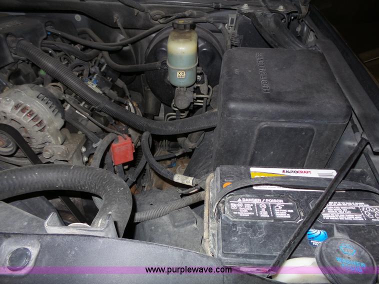 image for item J4166 2000 GMC Sierra 1500 pickup truck