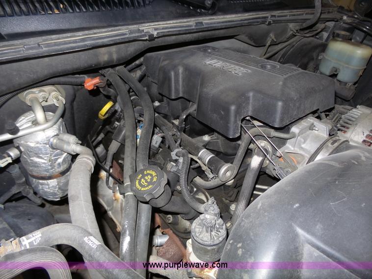 image for item J4166 2000 GMC Sierra 1500 pickup truck