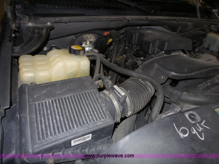 image for item J4166 2000 GMC Sierra 1500 pickup truck