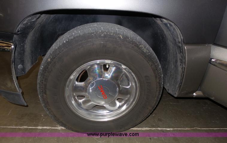 image for item J4166 2000 GMC Sierra 1500 pickup truck